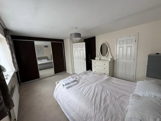 Spacious 4Bd House With Character In Coventry