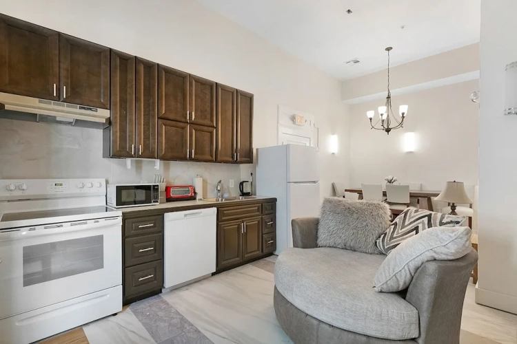 2 Bedrooms Apartment