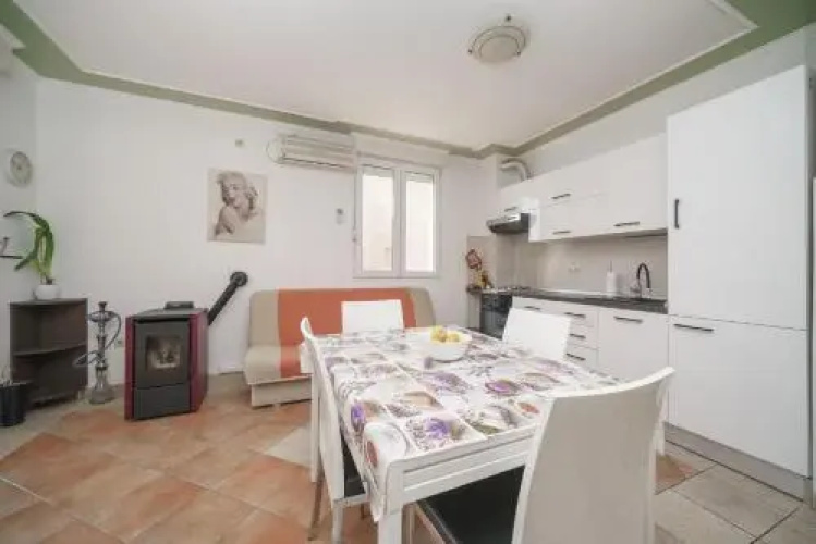 Apartment Švrćo