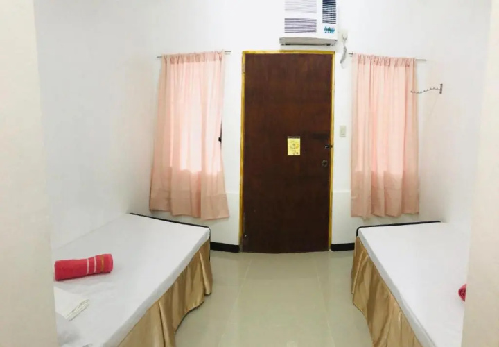 LR Hostel and Cafe