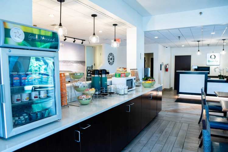 Quality Inn Palm Beach International Airport photo 12
