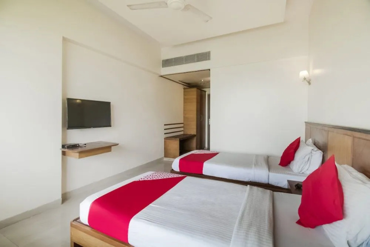 OYO 41076 Hotel Dhiraj Residency