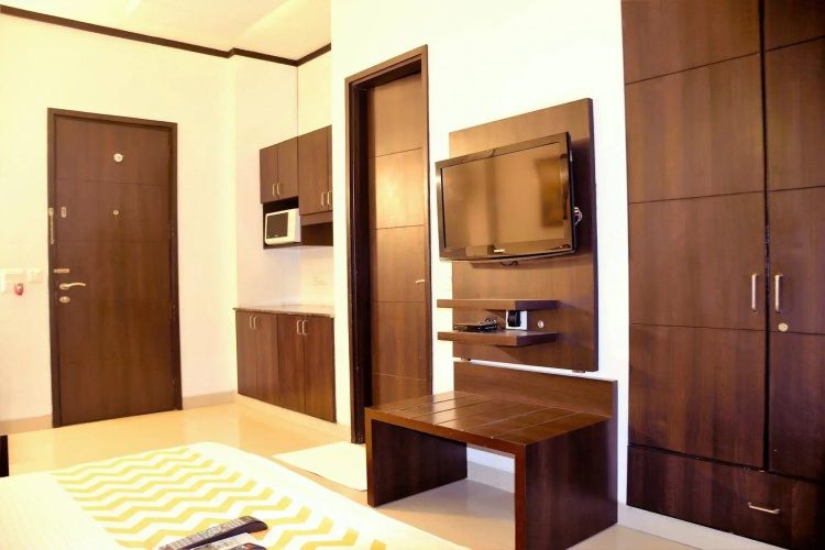OYO Premium Sector 54