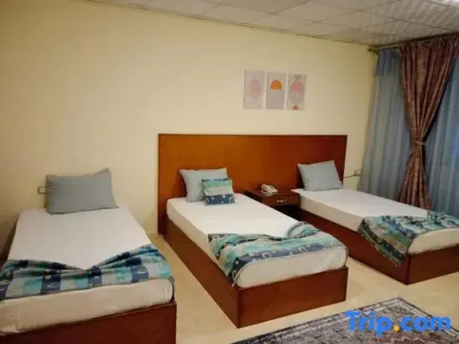 Verssailles Pyramids Hotel