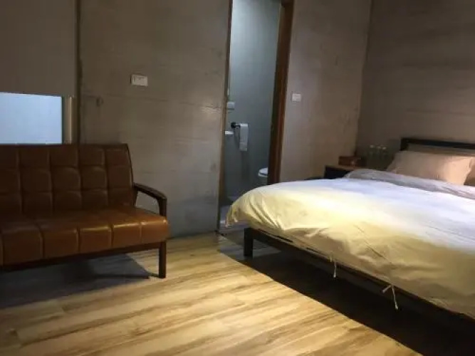 40Inn Backpackers Warehouse