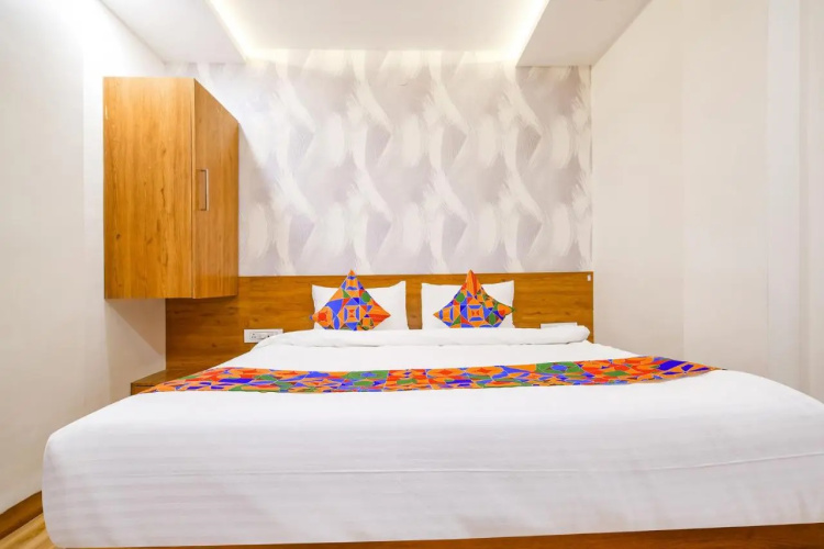 Fabhotel Woodlark Inn