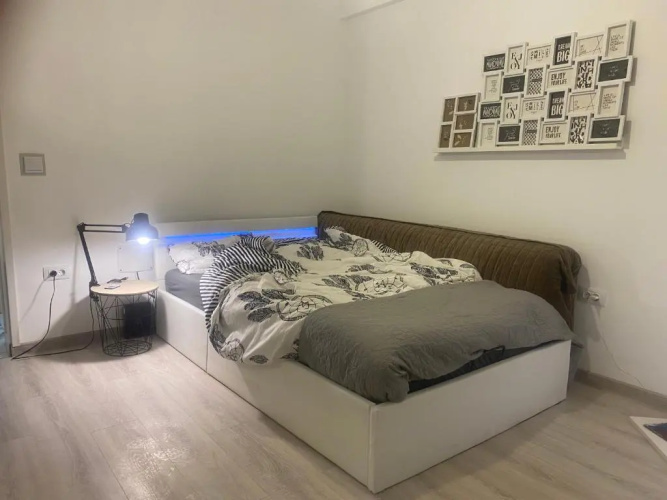 Maia Minimalist Studio