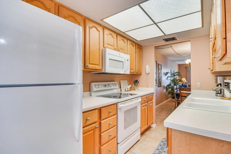 Waterfront Condo w/ Patio & Pool on Madeira Beach!