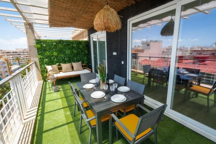 Apartment with sea view