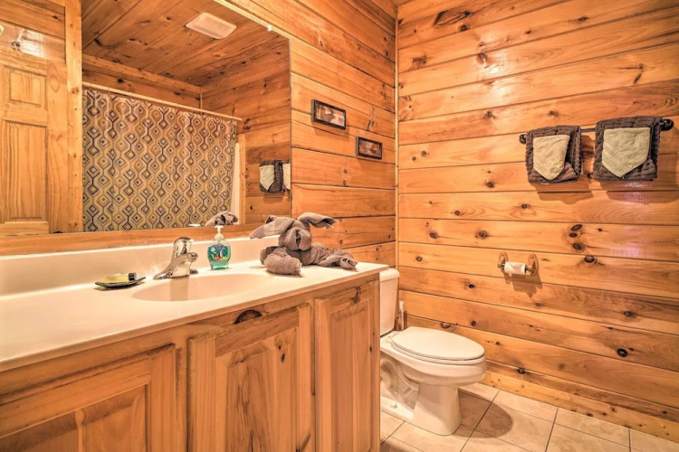 Mountain Pool Lodge Sevierville Cabin w/ Hot Tub