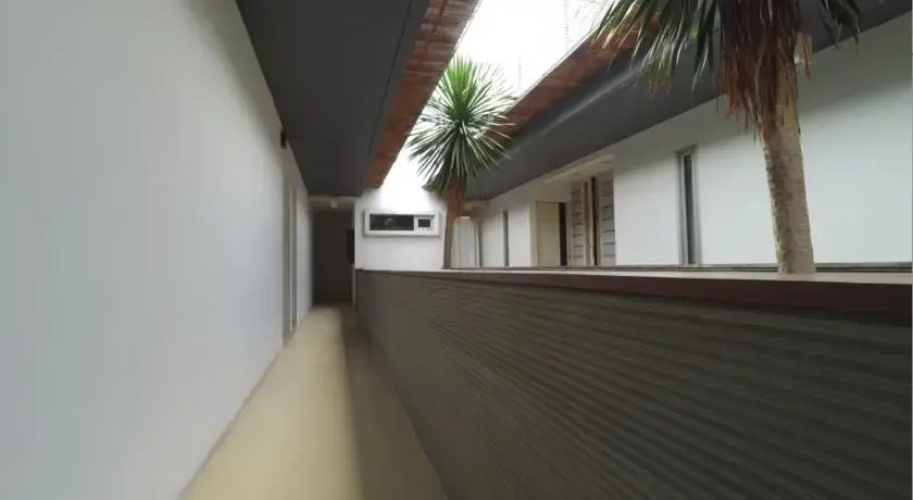 Flat06. Minimalist Residence
