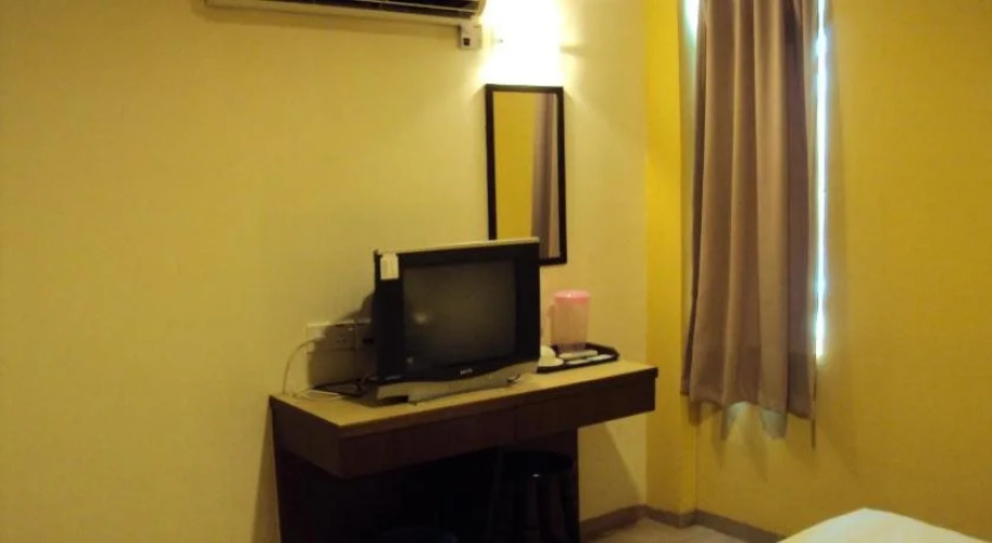 Golden Bay Hotel