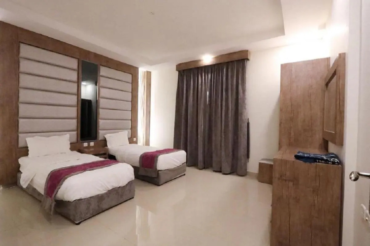 Almakan hotel 108