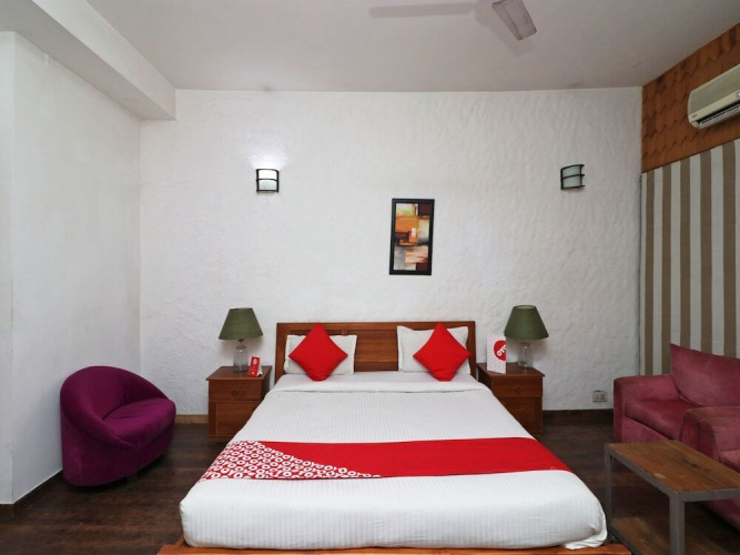 FabHotel Pearl Villas Sector 31