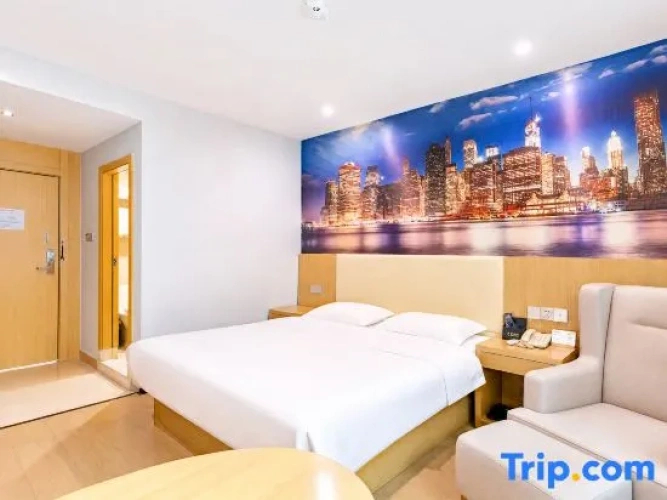Standard Double room with city view