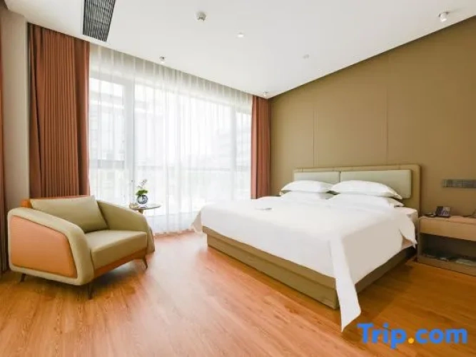 1 Bedroom Business Suite