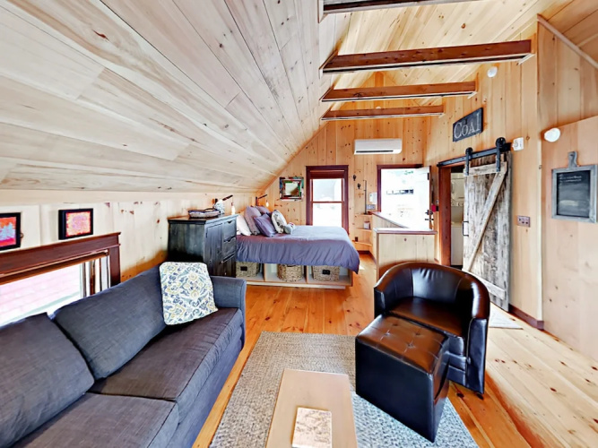 The Coal Shack Harborfront Studio by RedAwning