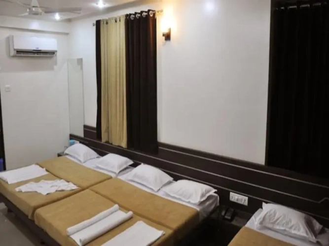 Standard Triple room