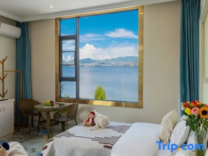 Standard Twin room with sea view