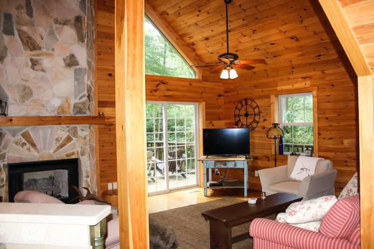 Whispering Falls 2 Bedroom Cabin