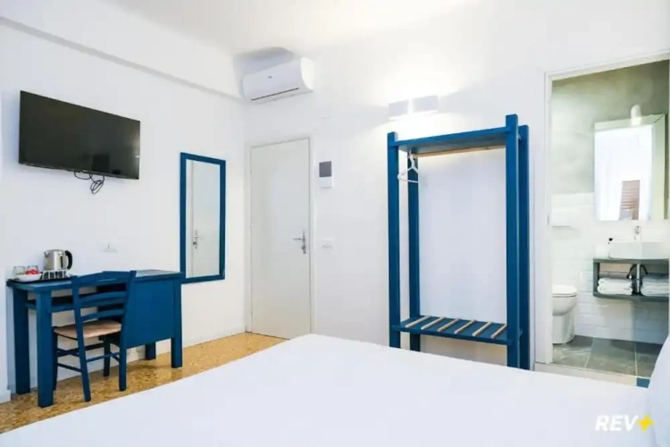 Standard Double room with city view