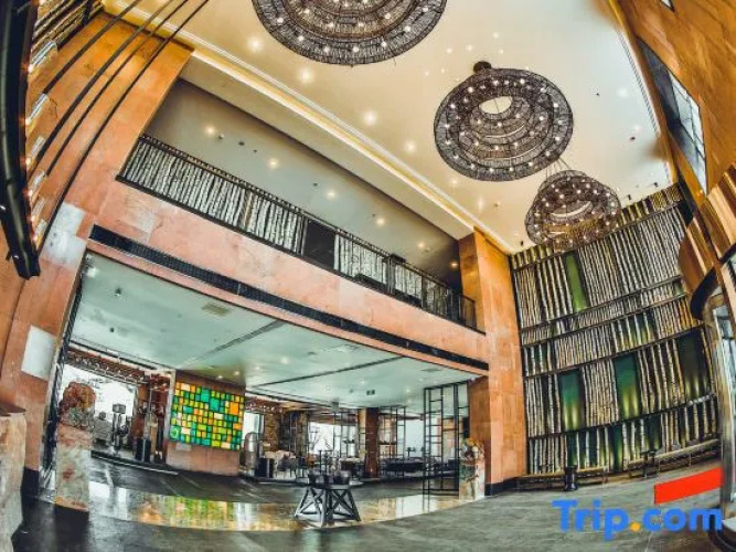 Yulong Shahu Container Hot Spring Hotel