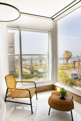 צימר על הים גקוזי ואירוח איכותי Oceanfront Beach House W Jacuzzi