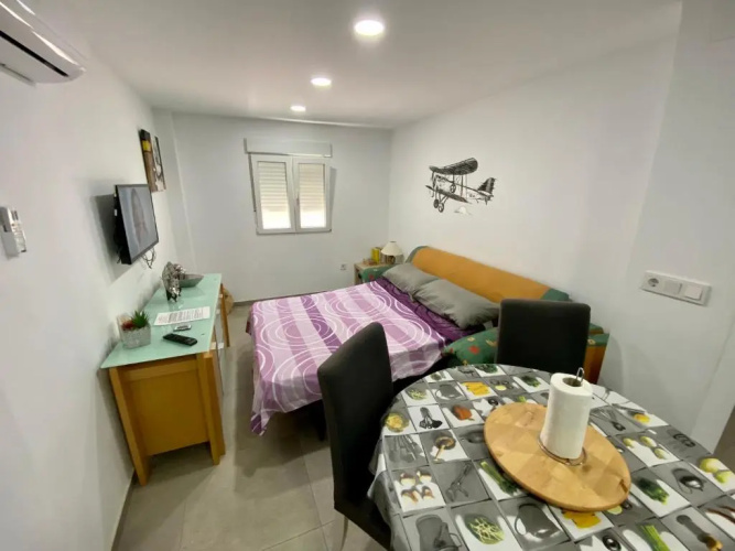 4 APTOS FULLY EQUIPPED STUDIOs NEARLY CENTER