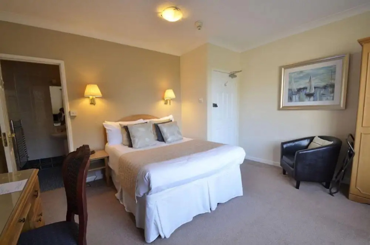 Eversley Hotel