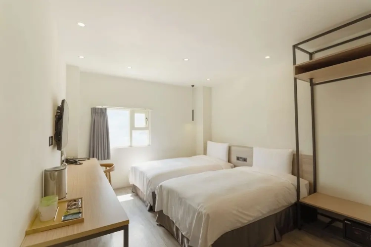 Standard Twin room with city view