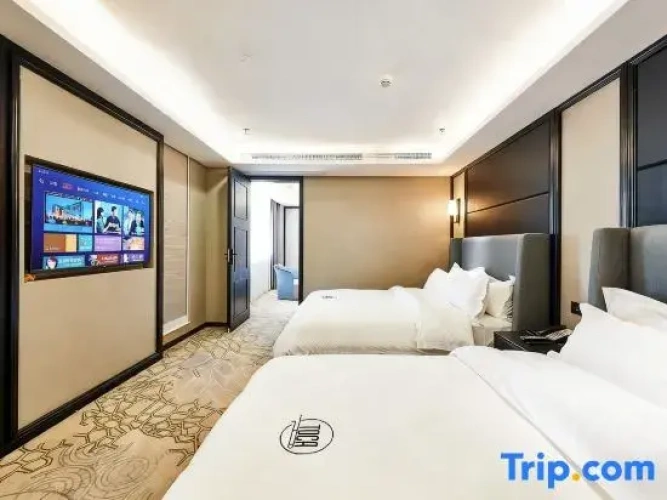 Grand Family Suite with city view