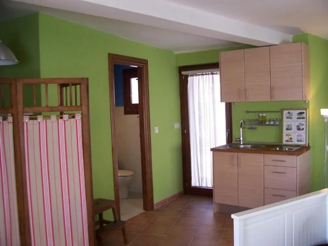 5 Bedrooms Cottage