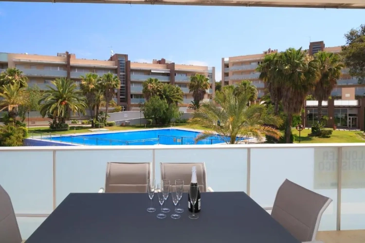 3 Bedrooms Apartment with pool view