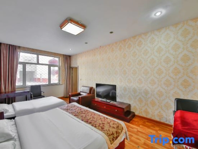 Deluxe Triple Suite
