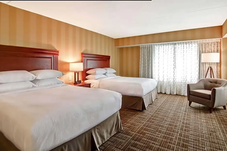 2 Bedrooms End Floors 3-4 Suite