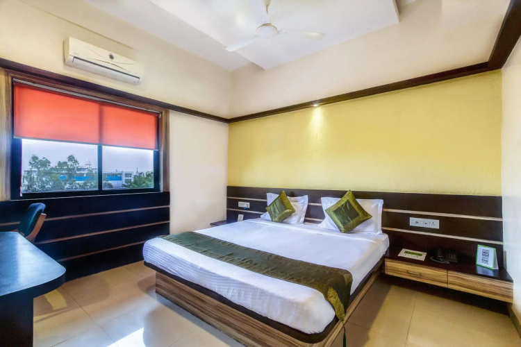 Hotel Golden Treat