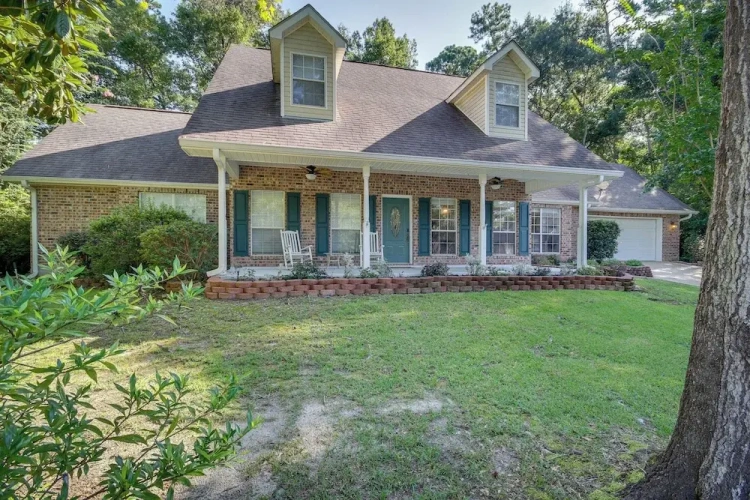 4 Bedrooms Cottage