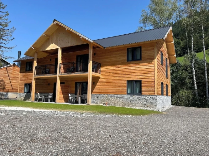 2 Bedrooms Apartment with mountain view