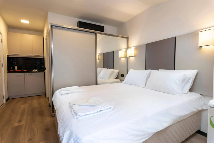 Global Suites Hotel