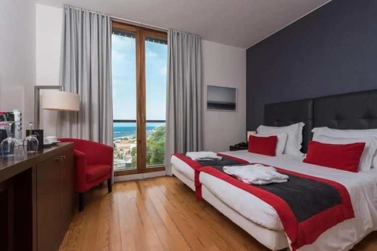 Standard Twin room with sea view