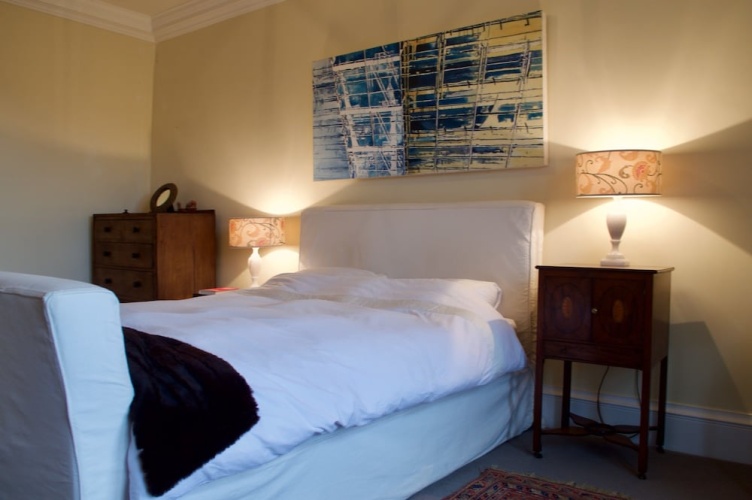 2 Bedroom West End Flat Sleeps 4