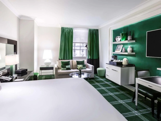 Double Junior Suite with Waterloo Place View