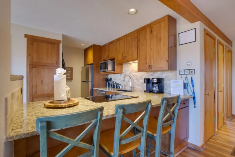 Silverthorne Condo: Patio, Mtn Views, Pool Access!