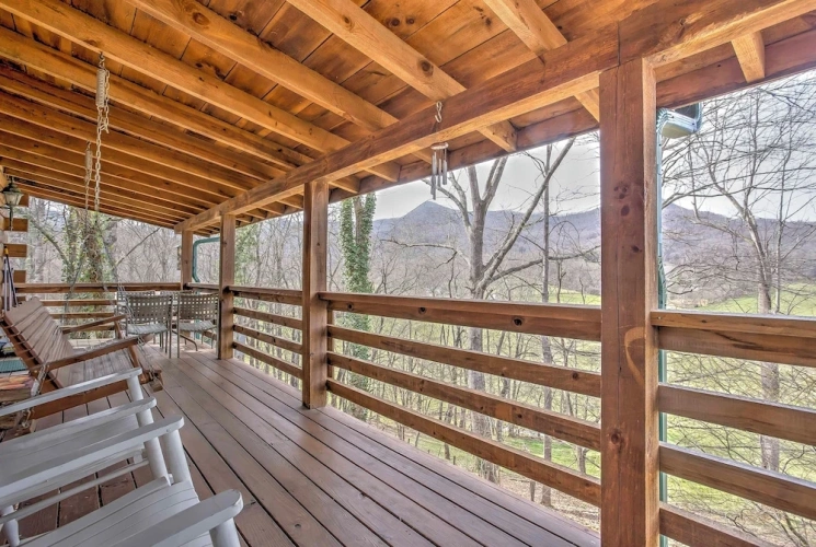 3 Bedrooms Cottage with balcony