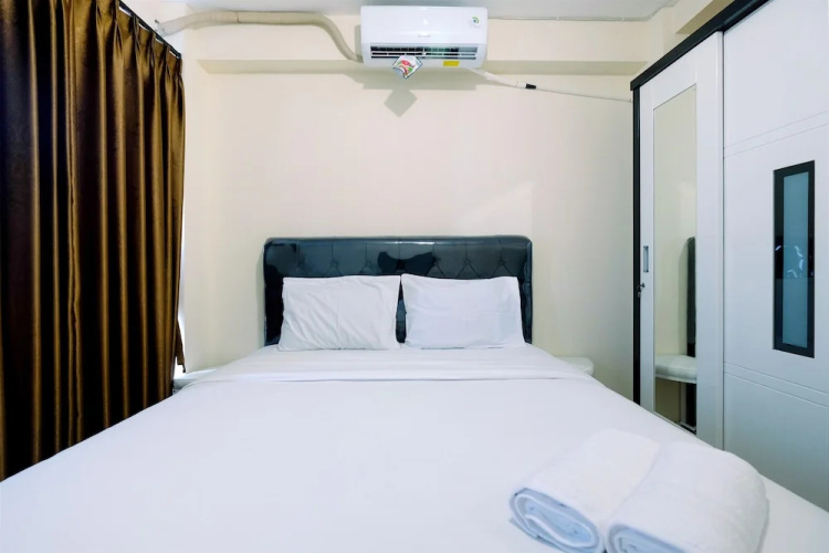Comfy Studio Room at Tifolia Apartment
