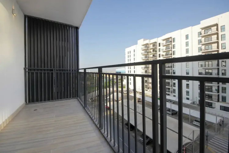 Silk Valley - 2B near Yas Marina Circuit
