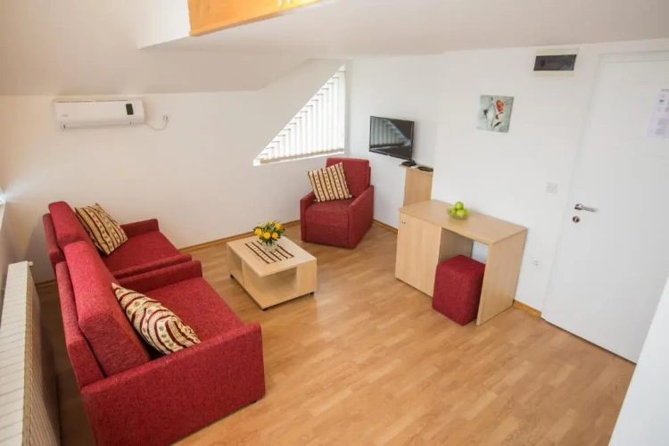 Standard Triple room with view
