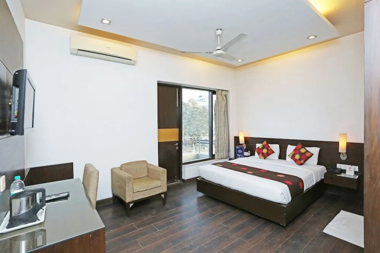 OYO Premium DLF III