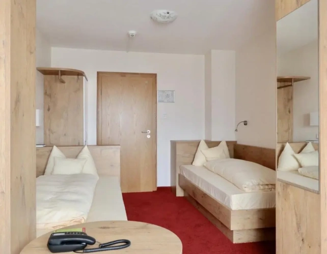 Standard Twin room with balcony