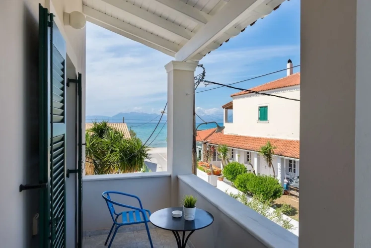 Apartment with balcony and with sea view